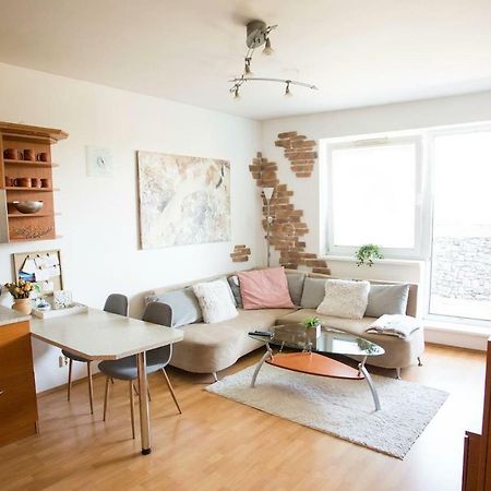 Cozy Apartment Btw Centre And Airport - Private Host - No Invoice Pressburg Exterior foto