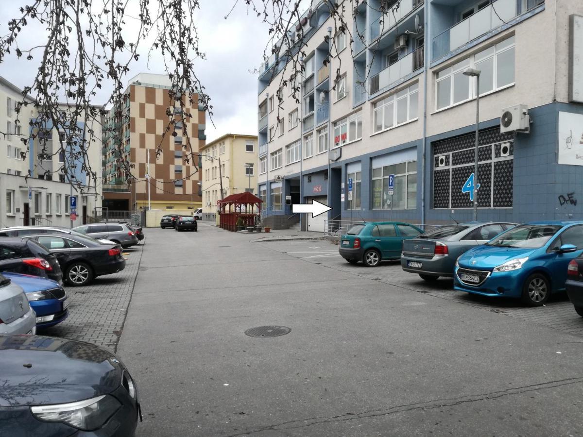 Cozy Apartment Btw Centre And Airport - Private Host - No Invoice Pressburg Exterior foto