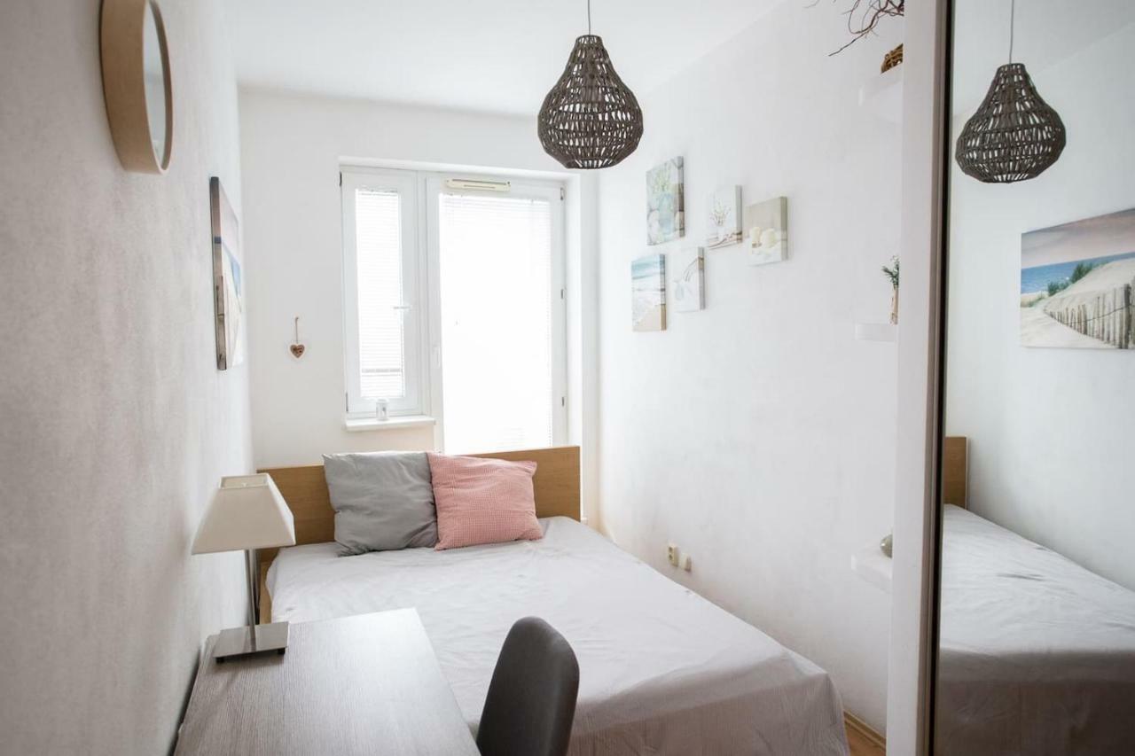 Cozy Apartment Btw Centre And Airport - Private Host - No Invoice Pressburg Exterior foto