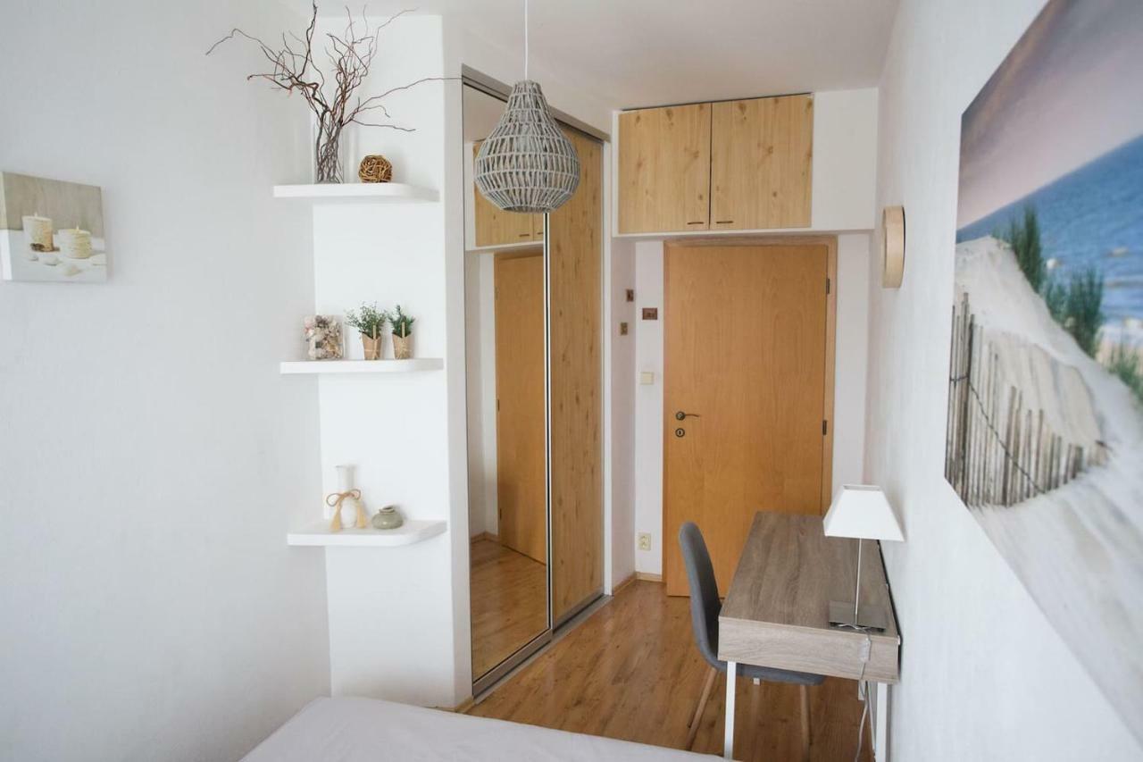 Cozy Apartment Btw Centre And Airport - Private Host - No Invoice Pressburg Exterior foto